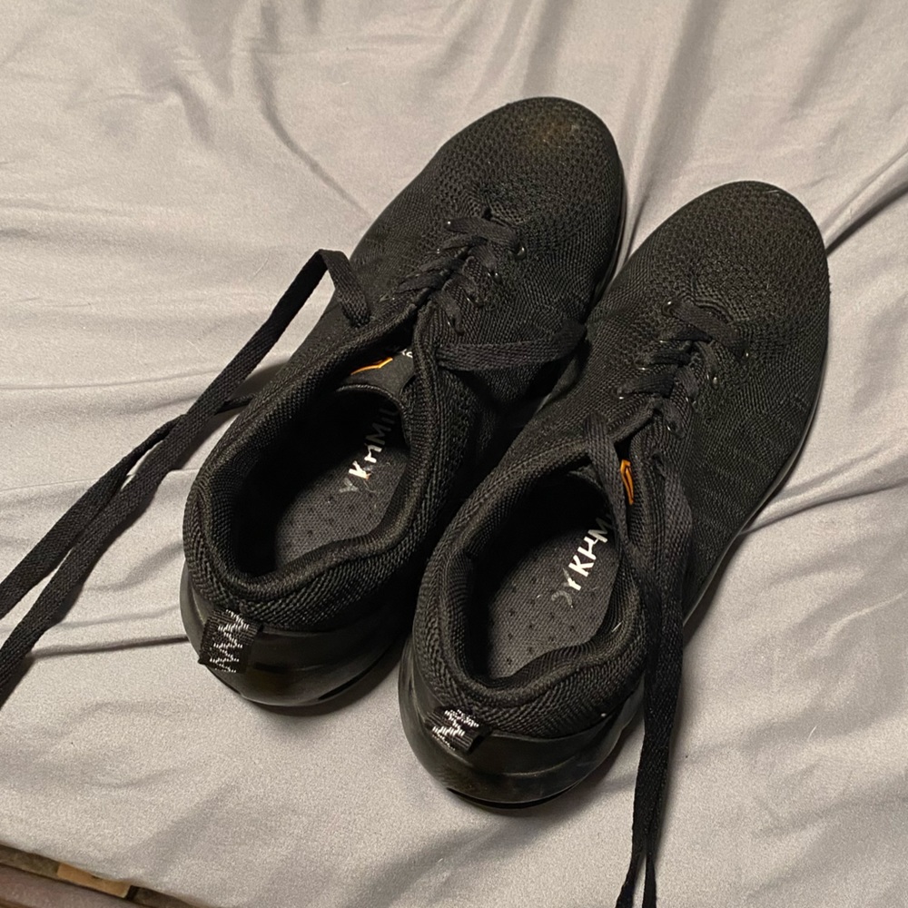Dykmily Black Steel Toed Work Tennis Shoes Woman’s Size 8